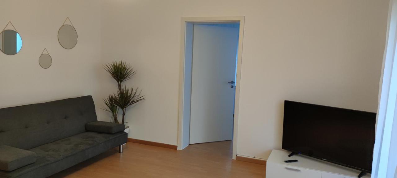 Schoene Und Optimal Gelegene Wohnung Og Weisskirchen Kültér fotó
