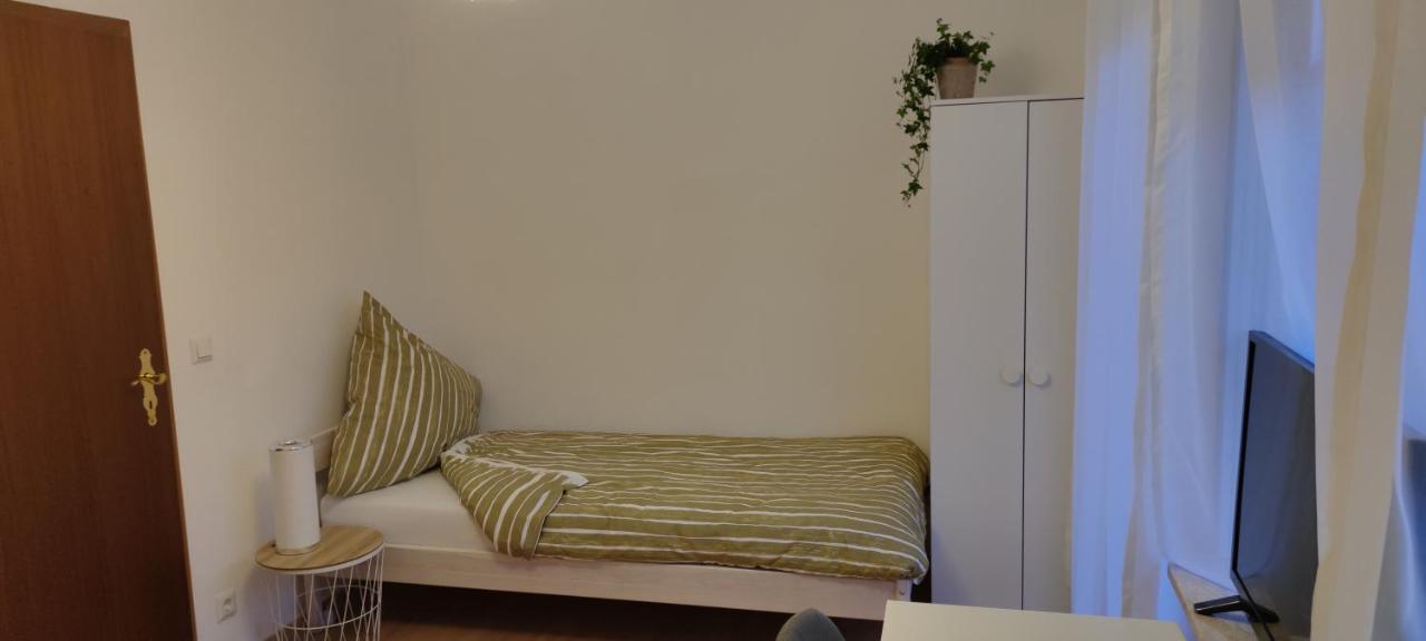 Schoene Und Optimal Gelegene Wohnung Og Weisskirchen Kültér fotó